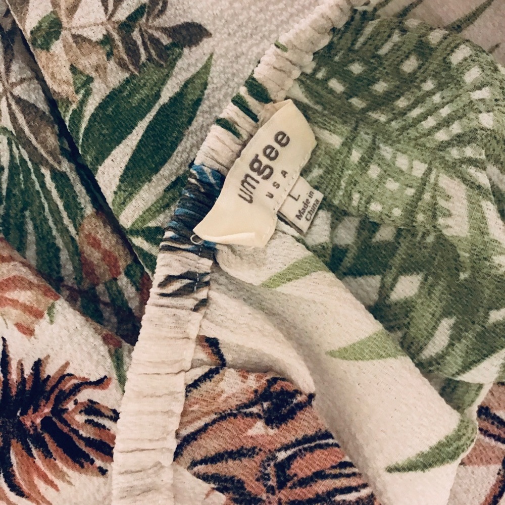 Gorgeous Romper With Flutter Sleeves - image 4